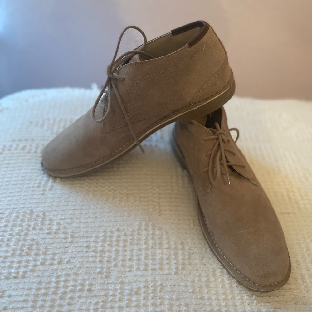 Kenneth Cole Chukka Boots.Real Deal Suede in Sand. Size 7